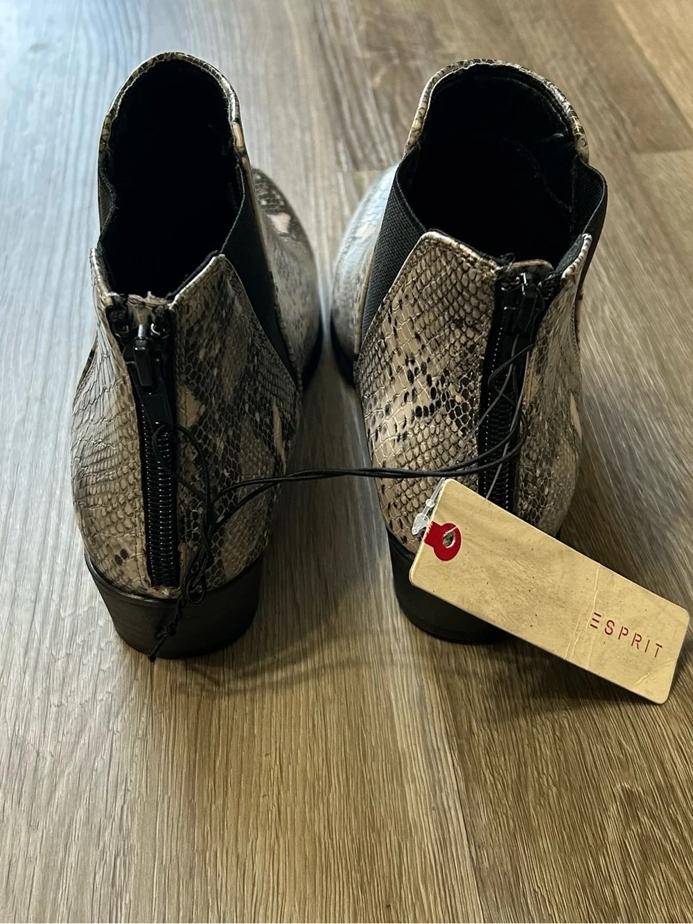 NWT Esprit Tiffany Snakeskin Ankle Boots Genuine Leather Gray Black Size 6 - Picture 4 of 10